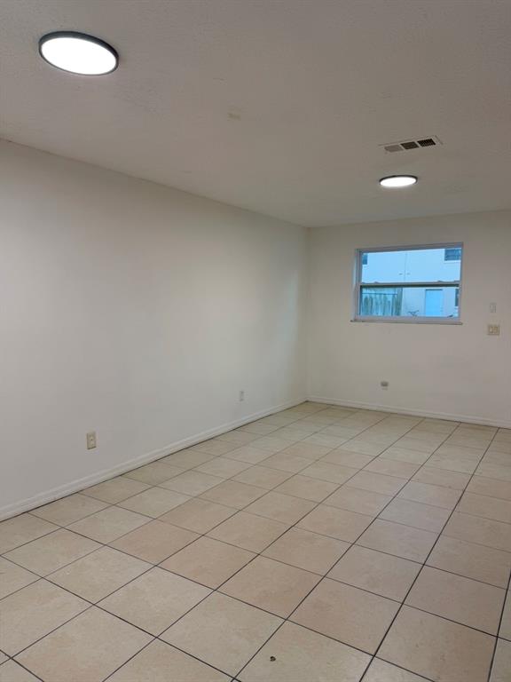 910 Wagner Place, Unit 3 Fort Pierce, FL 34982 - Photo 4 of 12