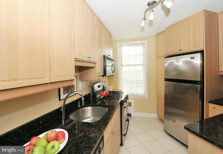 1880 Columbia Road Northwest, Unit 301 Washington, DC 20009 - Photo 3 of 15 Kitchen