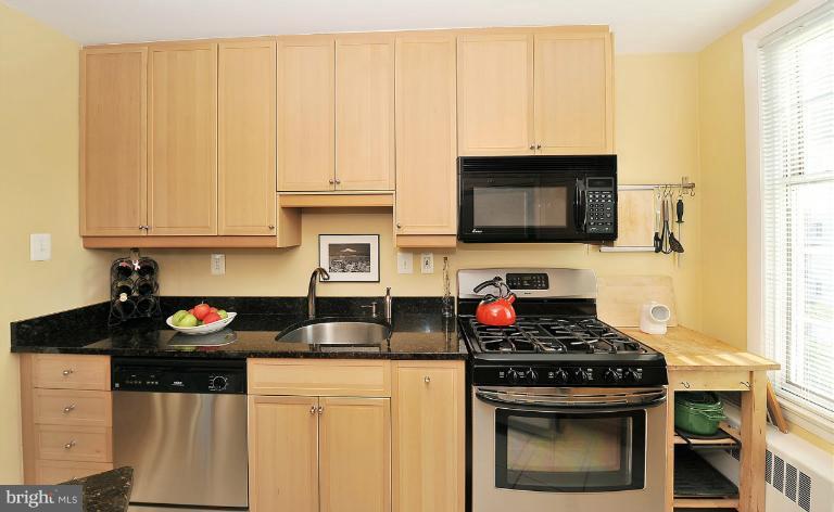1880 Columbia Road Northwest, Unit 301 Washington, DC 20009 - Photo 9 of 15 Kitchen