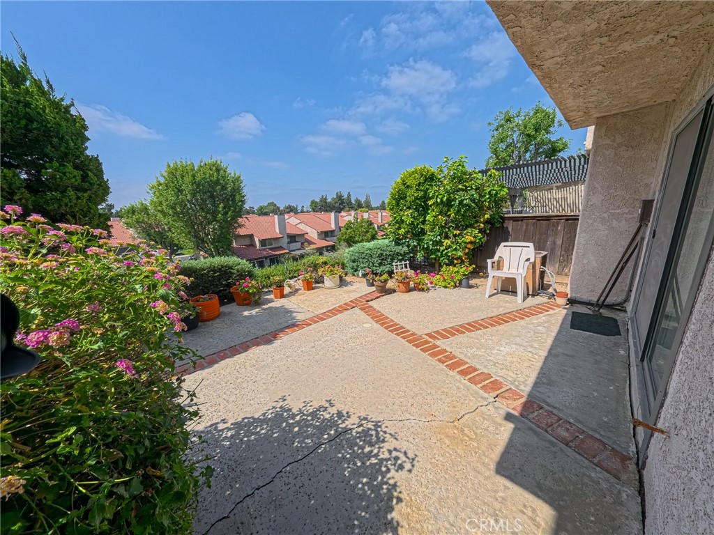 19144 Index Street, Unit 3 Porter Ranch, CA 91326 - Photo 4 of 8