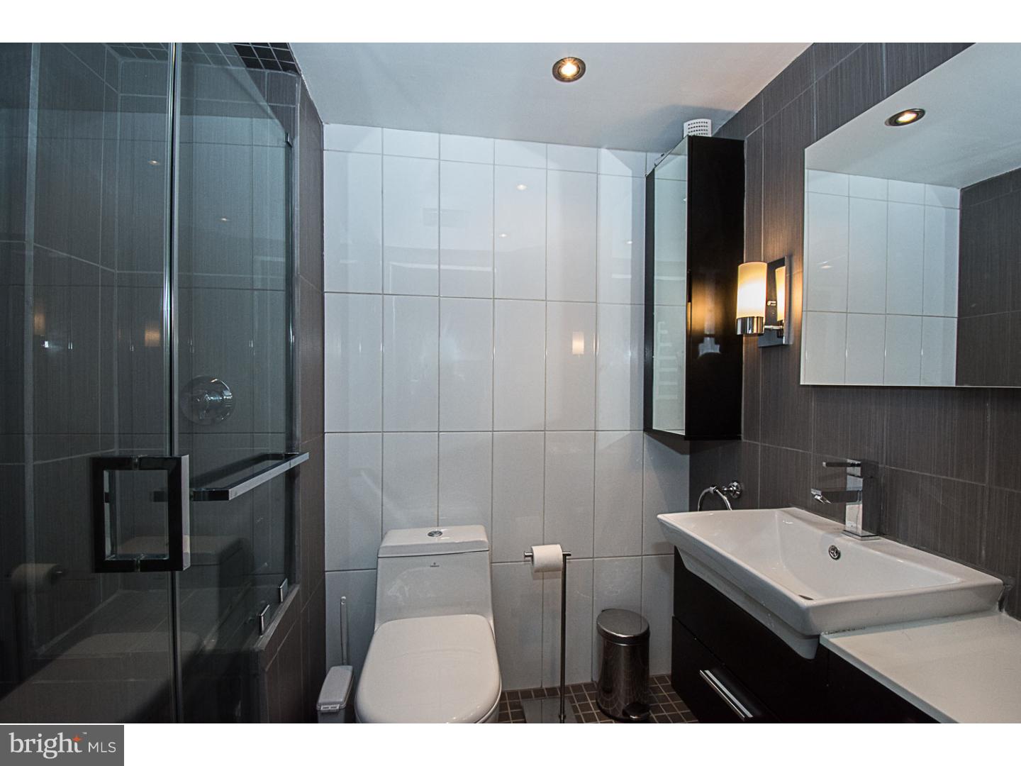 1919 Chestnut Street, Unit 1919 Philadelphia, PA 19103 - Photo 16 of 20