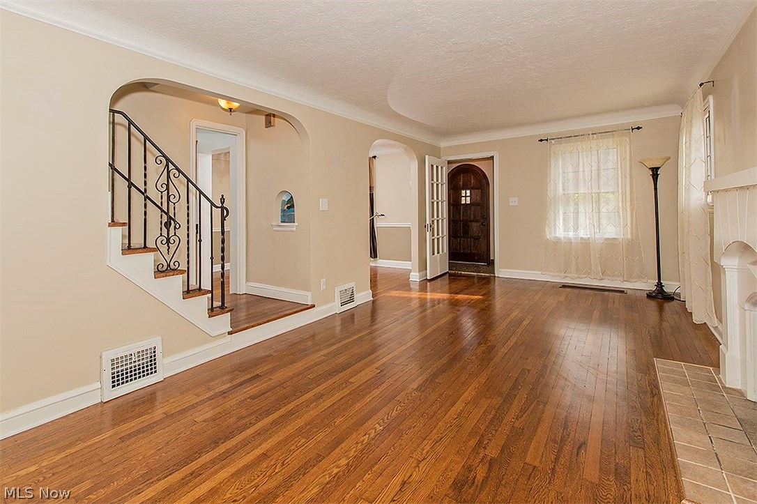 2336 Canterbury Road Cleveland, OH 44118 - Photo 5 of 25