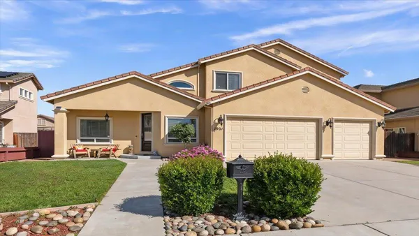 $925,000 | 1901 Calistoga Drive, Hollister, CA 95023