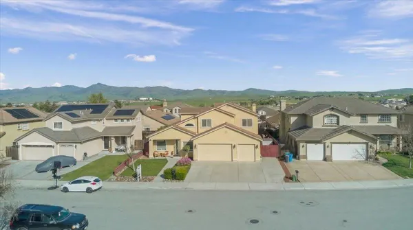 $925,000 | 1901 Calistoga Drive, Hollister, CA 95023
