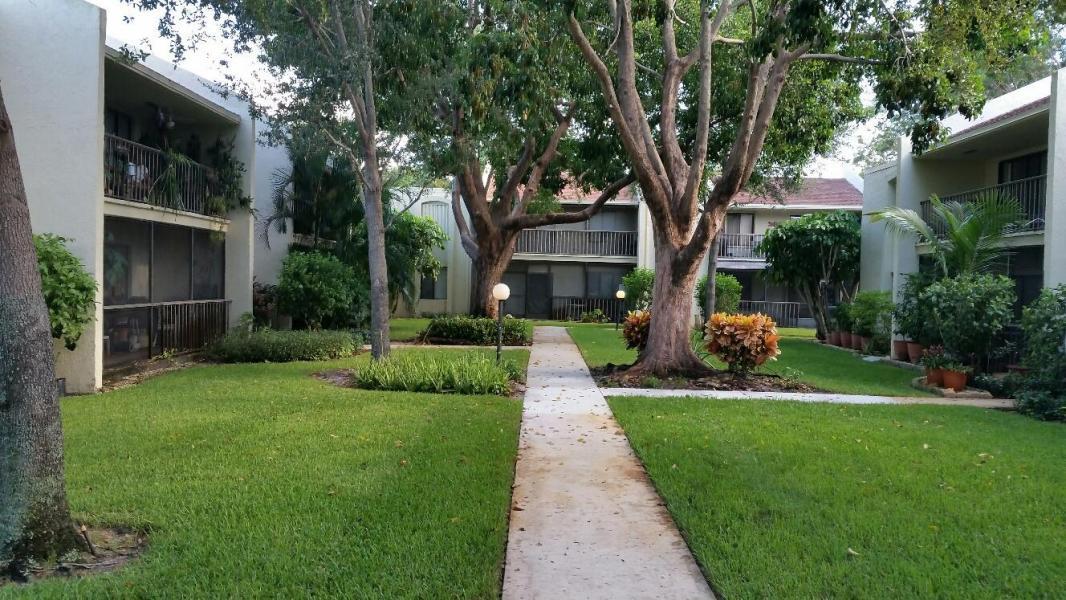 150 Pineview Road, Unit F3 Jupiter, FL 33469 - Photo 1 of 12 outside