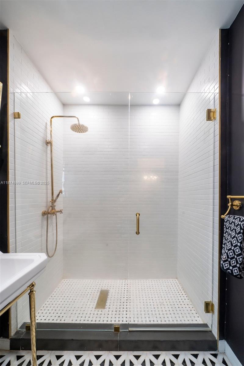 5149 Alton Road Miami Beach, FL 33140 - Photo 22 of 39 Downstairs Bathroom