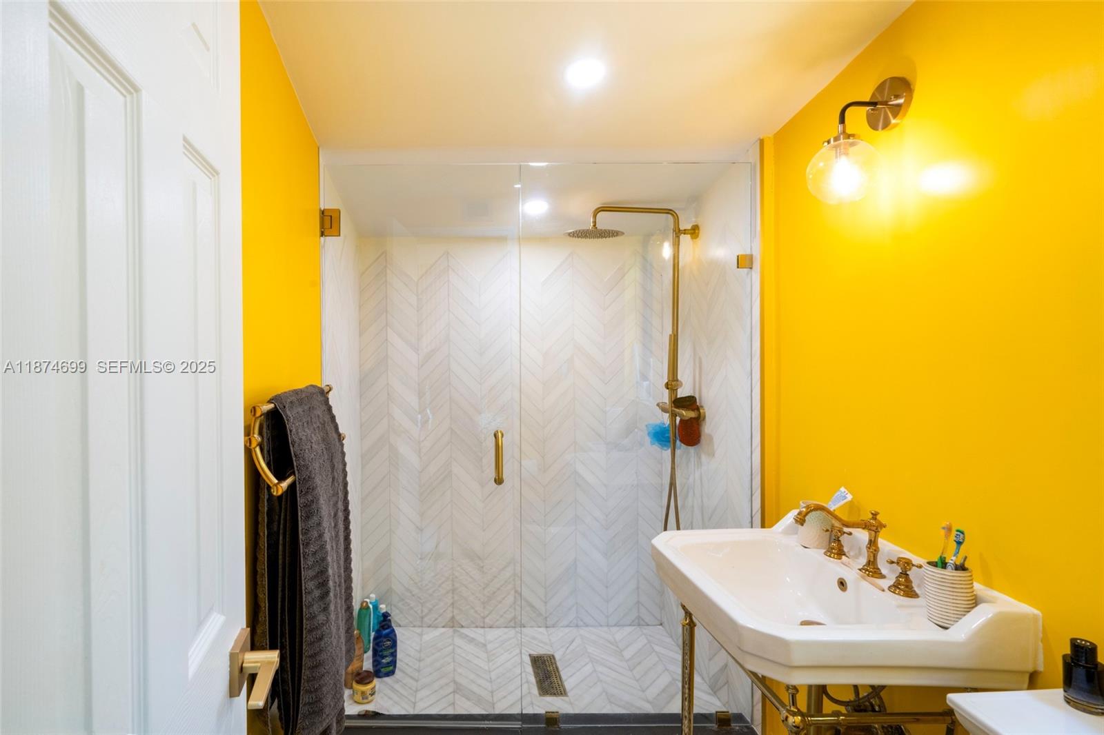 5149 Alton Road Miami Beach, FL 33140 - Photo 29 of 39