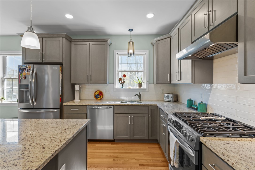 54 Carpenter Street Warwick, RI 02886 - Photo 5 of 42