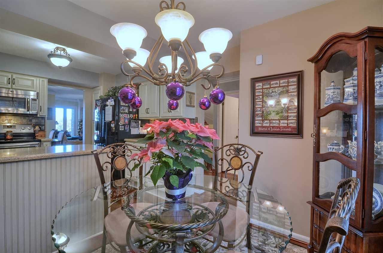 954 Golfview Court Rochester, MI 48307 - Photo 14 of 32 Breakfast Nook 2nd View
