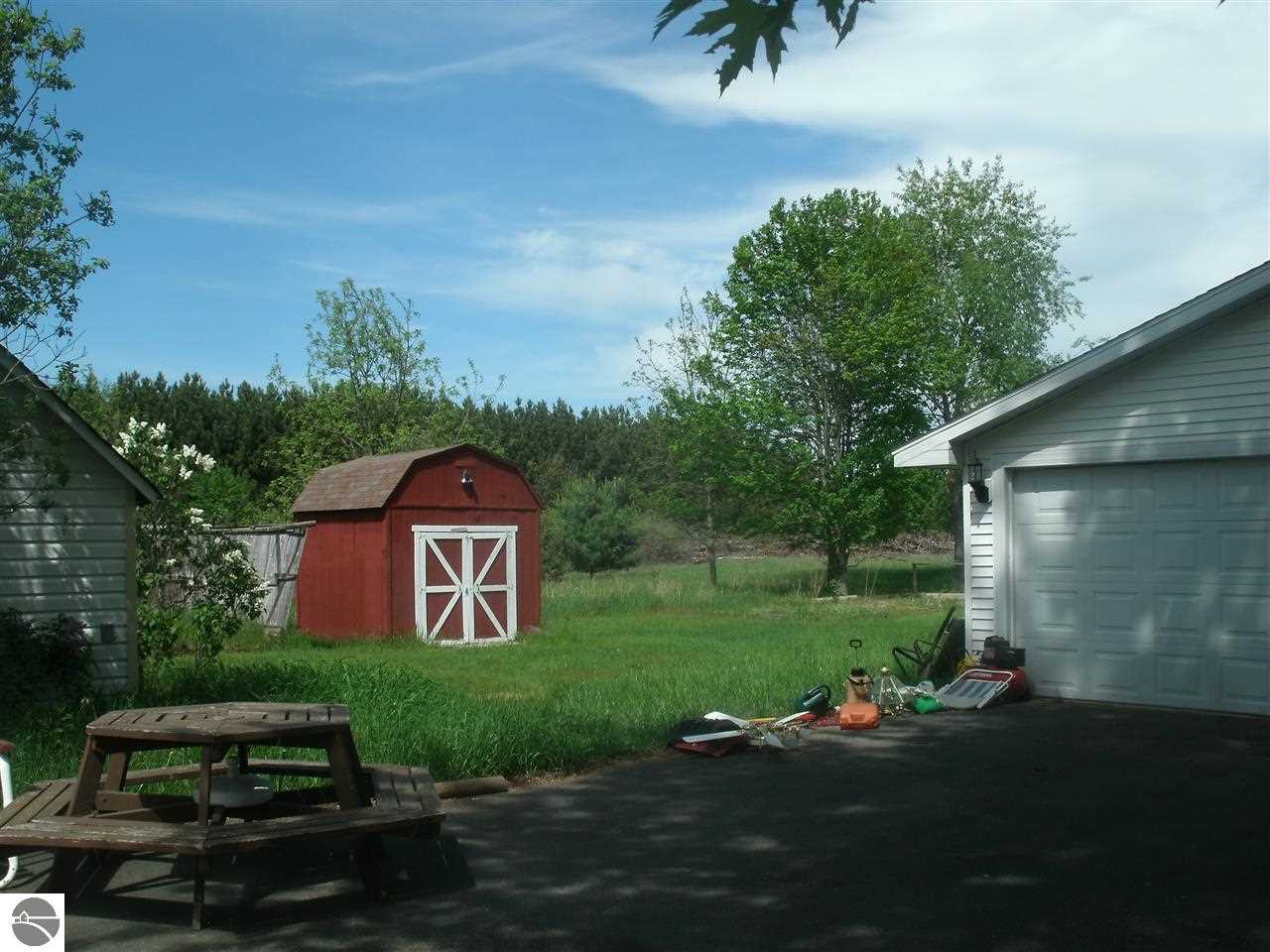 190 North Hockaday Road Gladwin, MI 48624 - Photo 4 of 6 1786638-3.JPG