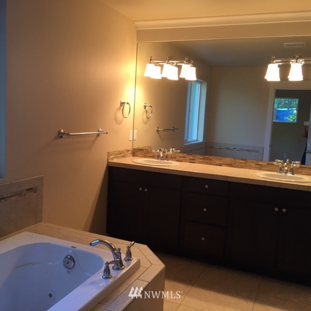 4900 Southeast 2nd Place Renton, WA 98059 - Photo 9 of 24 Gallery Image 9
