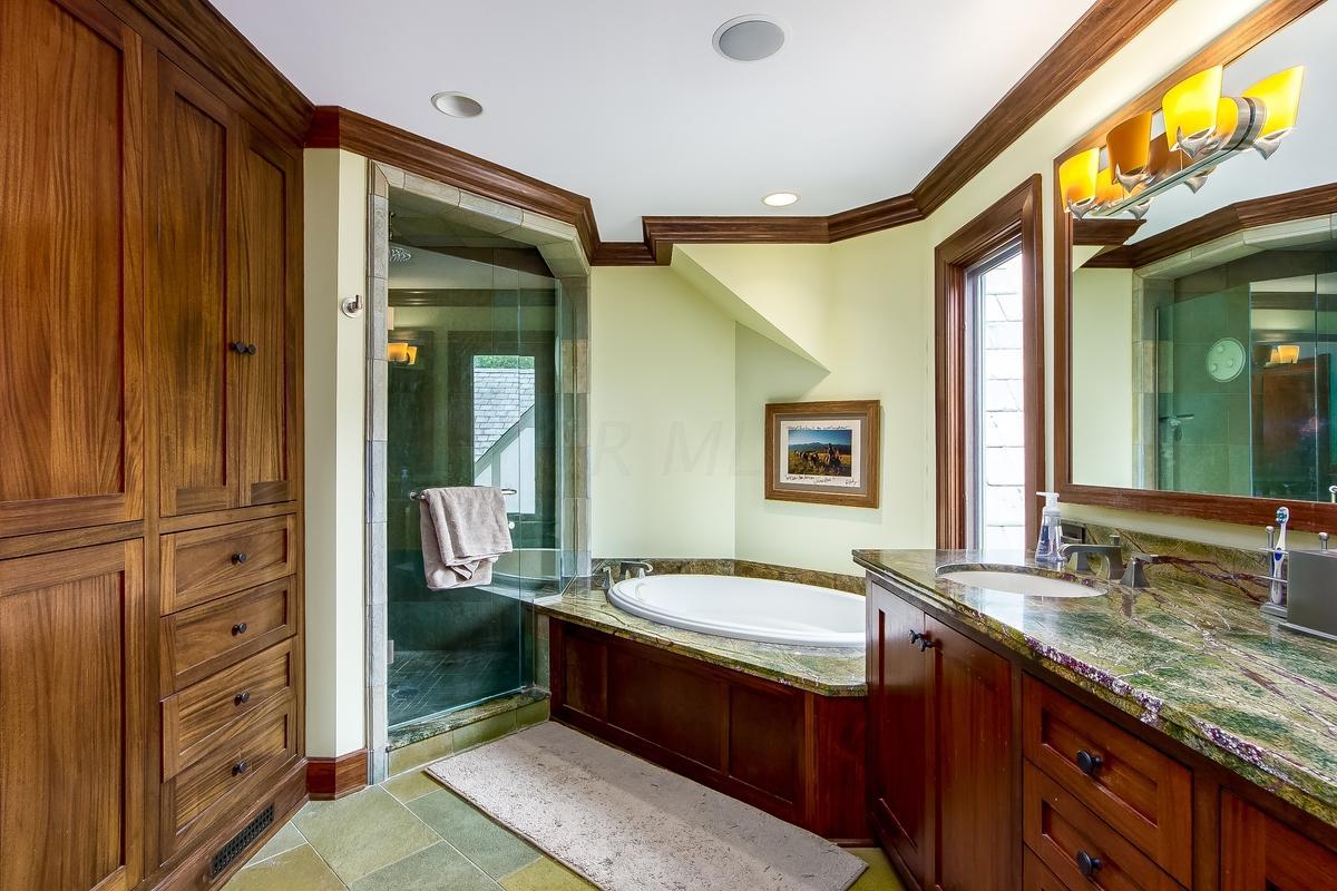 2248 Club Road Columbus, OH 43221 - Photo 48 of 60