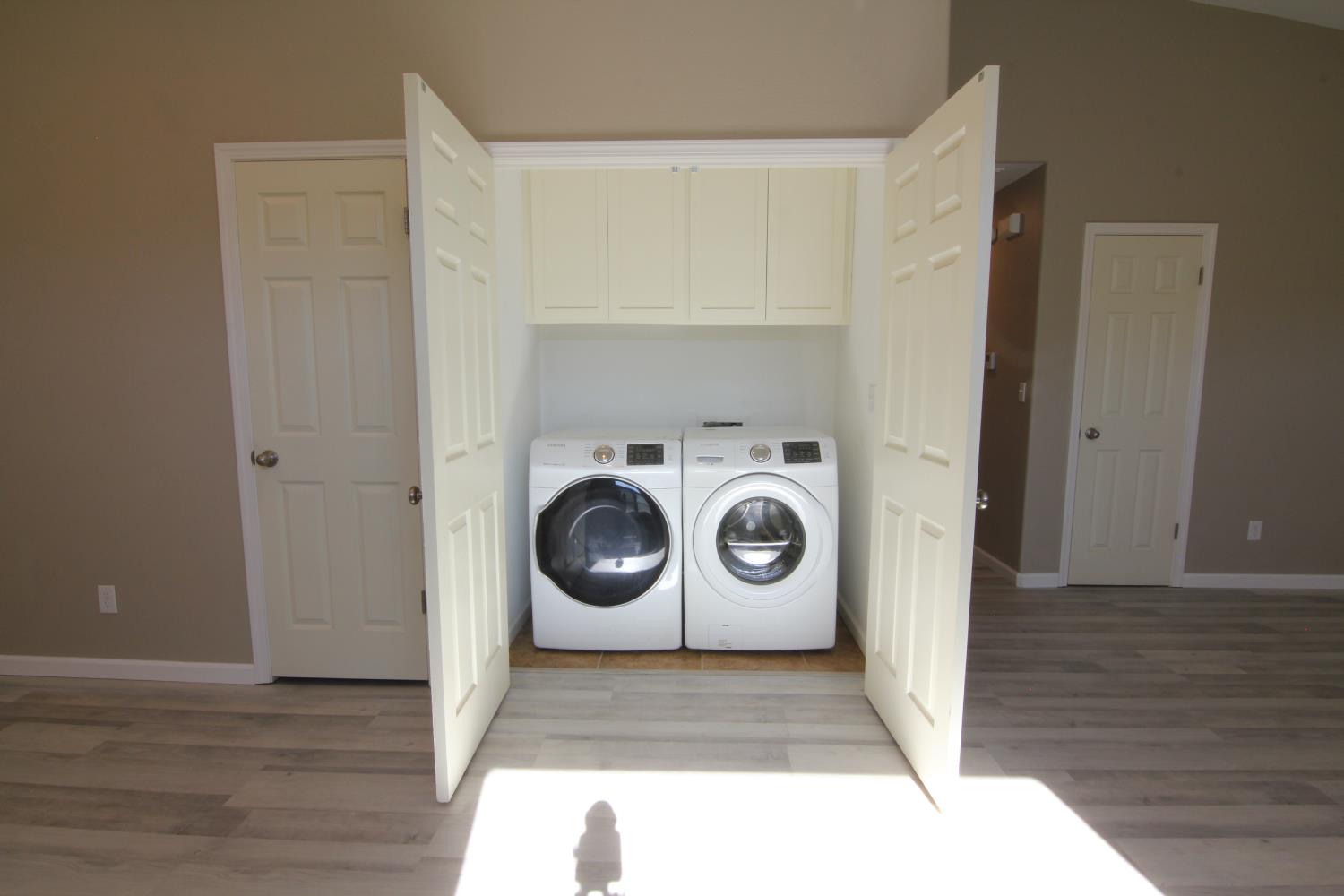 4968 Yaqui Gulch Road Mariposa, CA 95338 - Photo 13 of 28 a utility room with dryer and washer