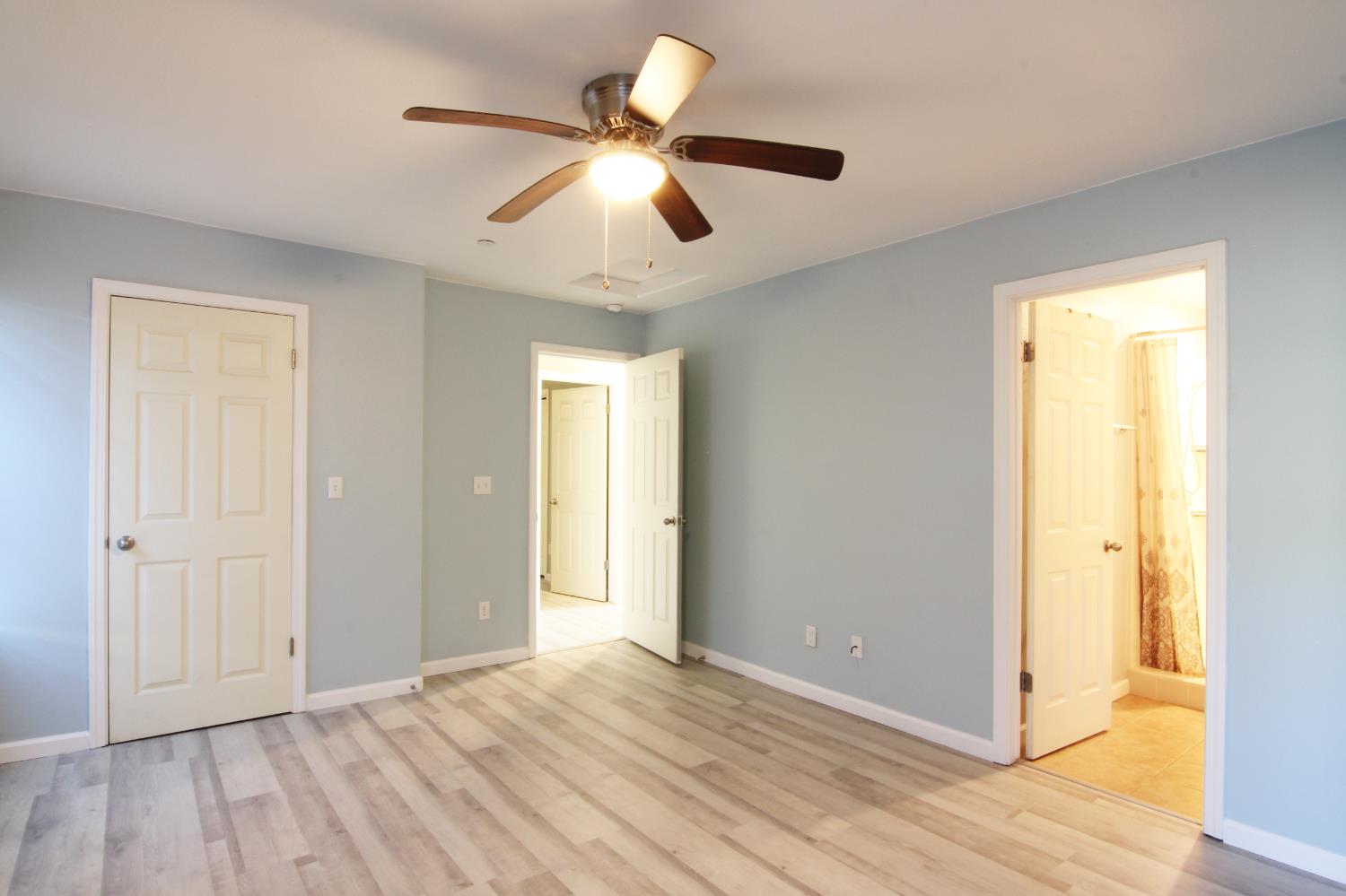 4968 Yaqui Gulch Road Mariposa, CA 95338 - Photo 15 of 28 a view of an empty room and wooden floor
