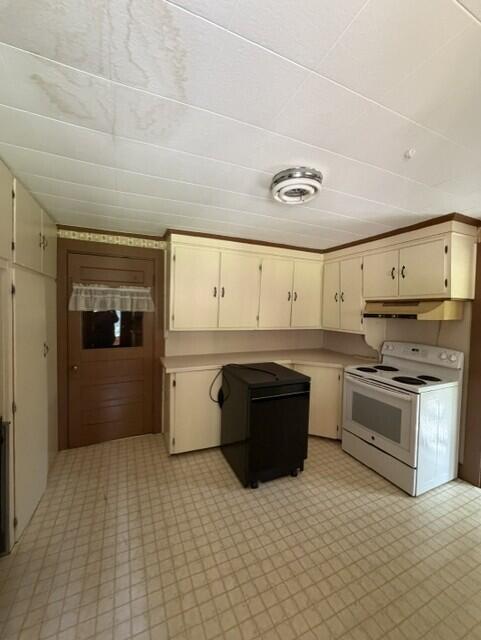 1077 Chadbourne Road Standish, ME 04084 - Photo 14 of 20 Chadbourne Kitchen