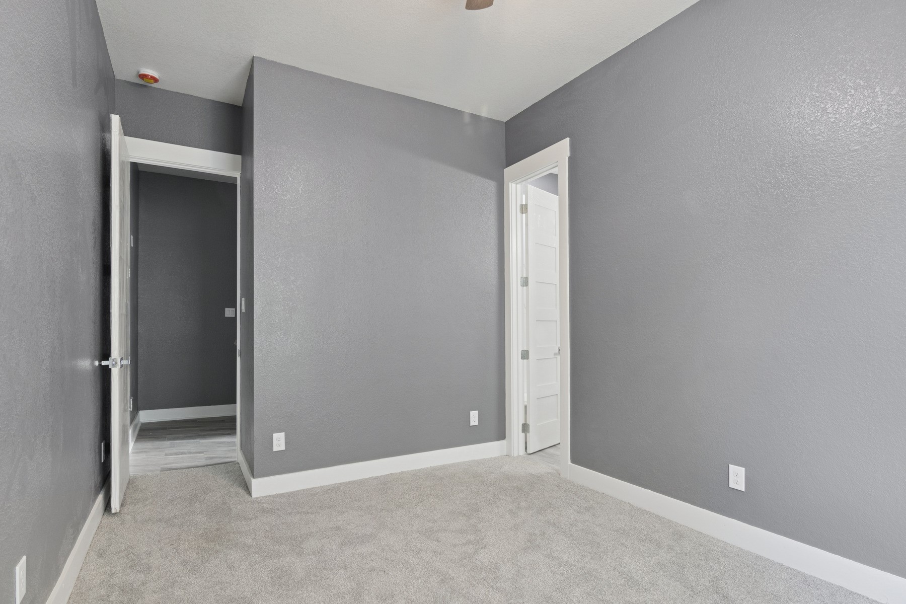 4704 Ward Street Houston, TX 77021 - Photo 12 of 20 an empty room with closet