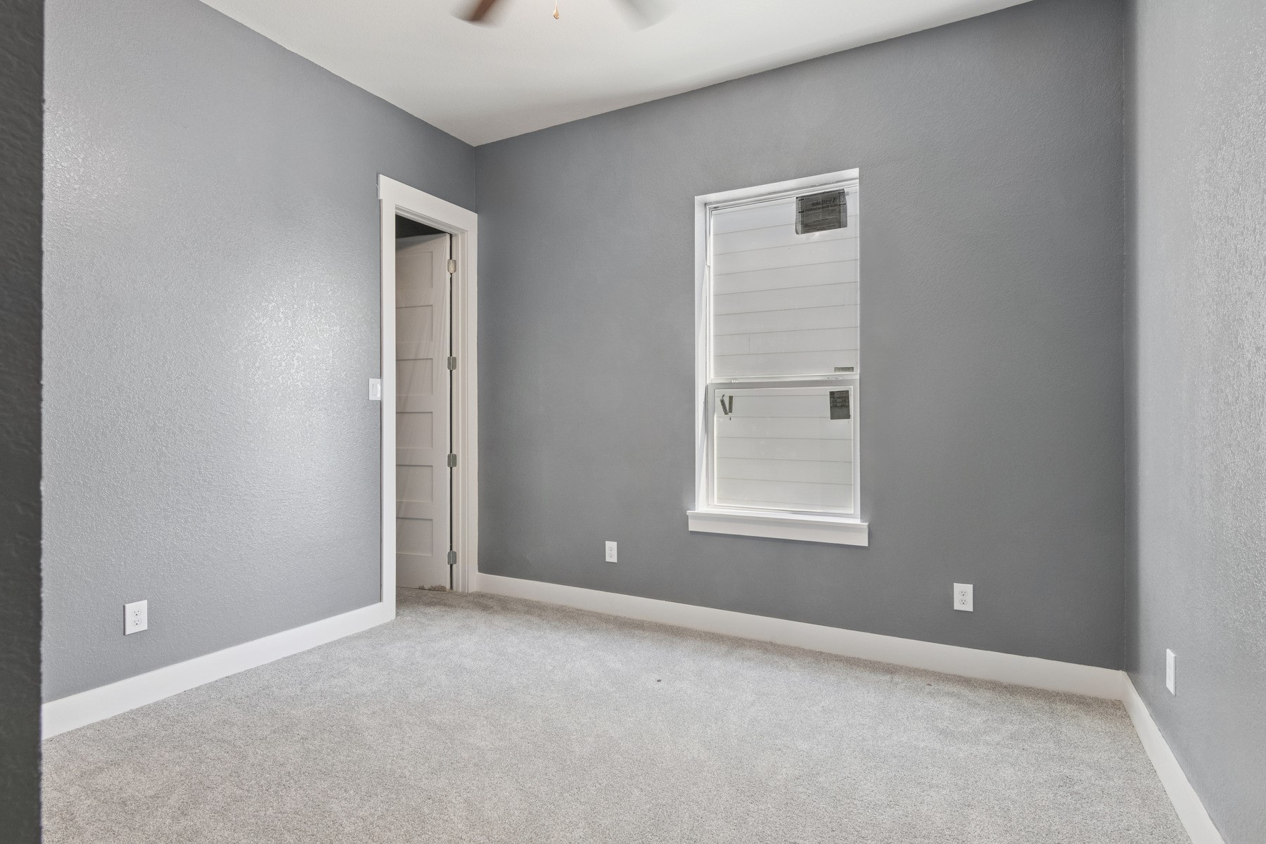 4704 Ward Street Houston, TX 77021 - Photo 15 of 20 an empty room with a window