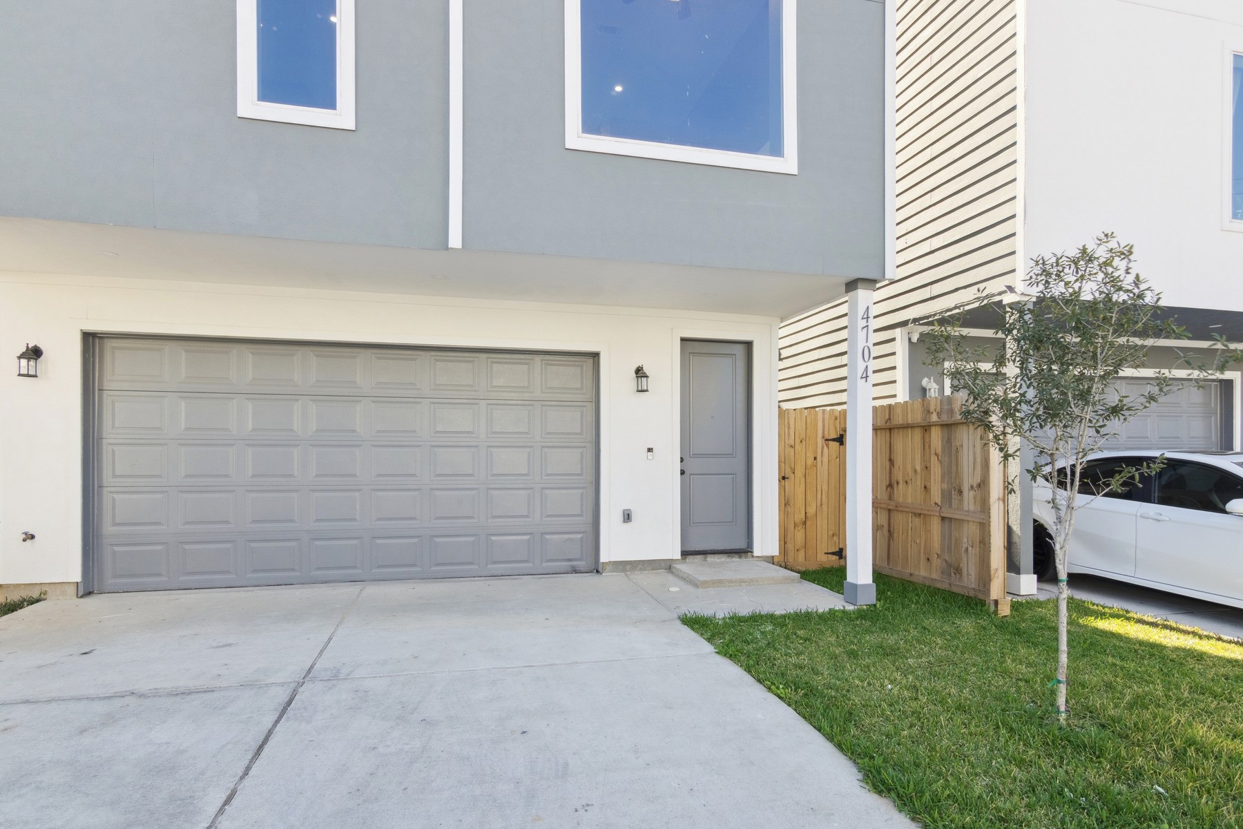 4704 Ward Street Houston, TX 77021 - Photo 3 of 20 a view of a backyard