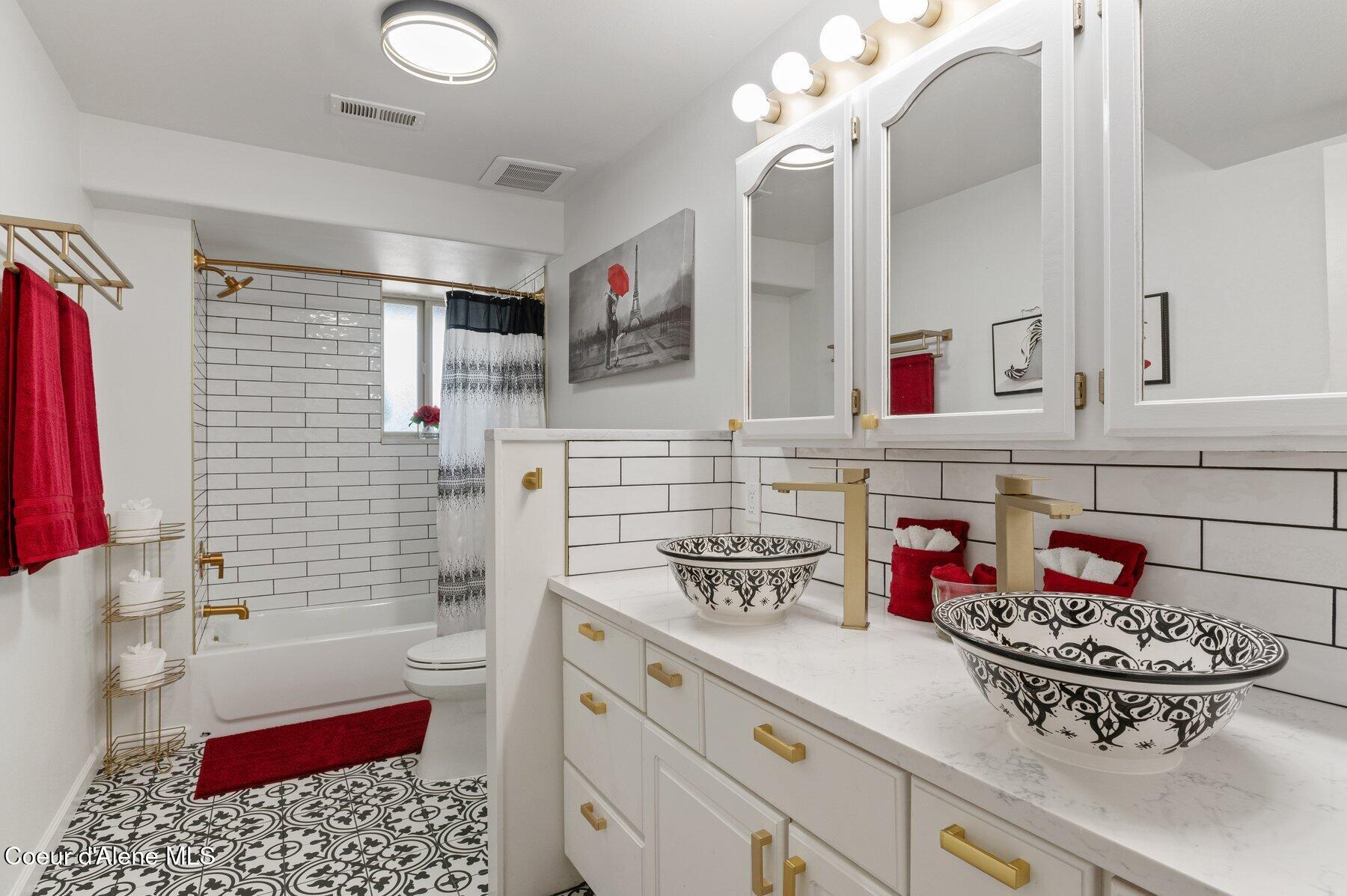 311 School Road Hope, ID 83836 - Photo 27 of 60 Bathroom 3