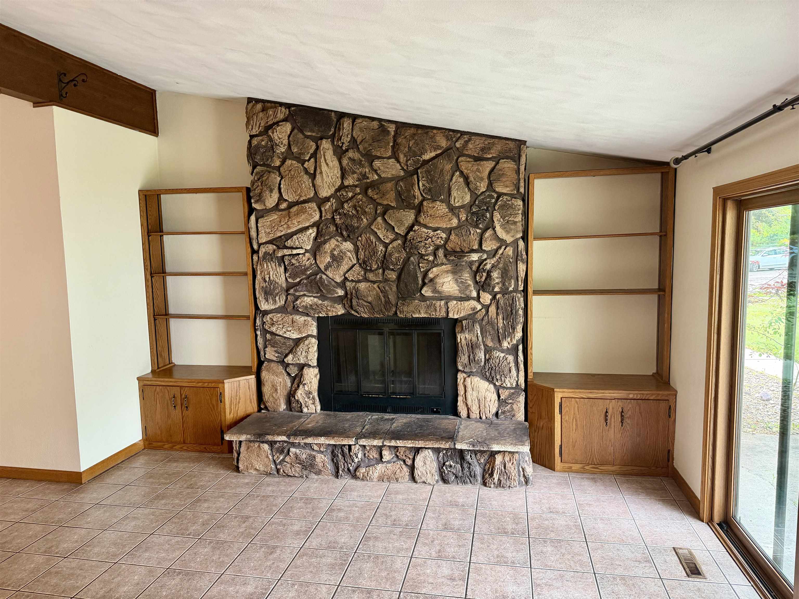1475 Pineview Drive Reedsburg, WI 53959 - Photo 3 of 44