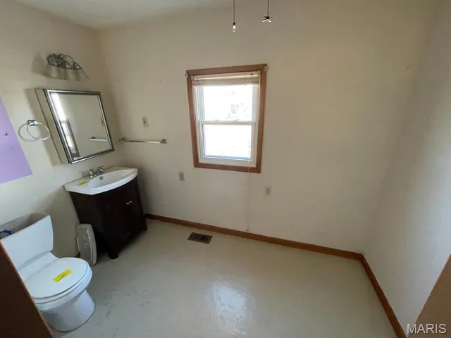 $47,500 | 143 East 2nd Street, Roxana, IL 62084