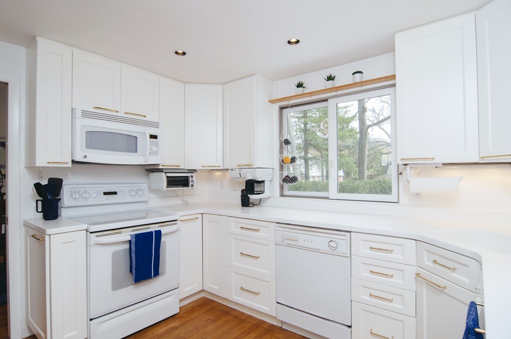 2 Balfour Street Lexington, MA 02421 - Photo 8 of 24 Gallery Image 8