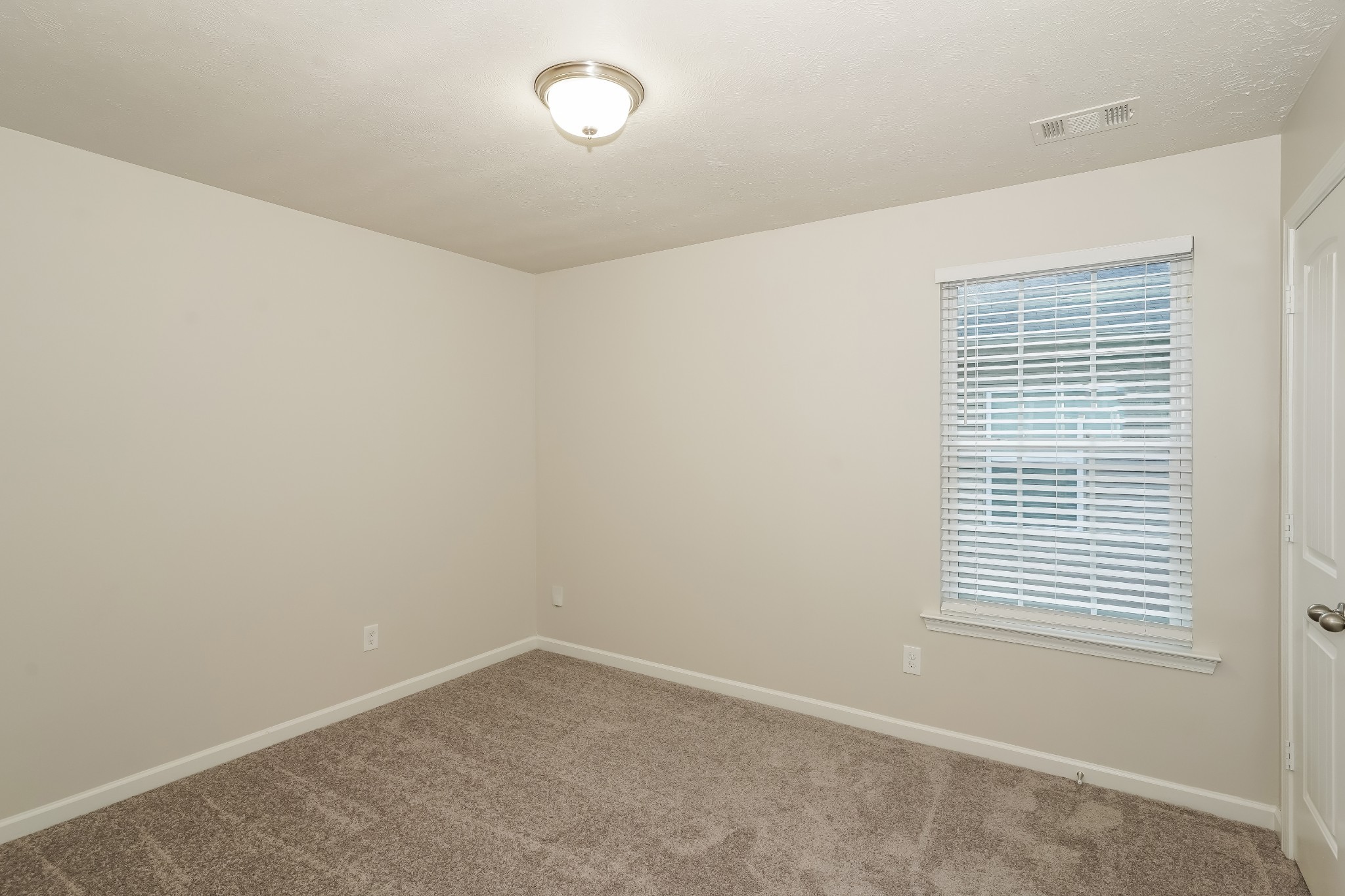 2562 Willow Branch Drive Nashville, TN 37217 - Photo 10 of 17 an empty room with a window