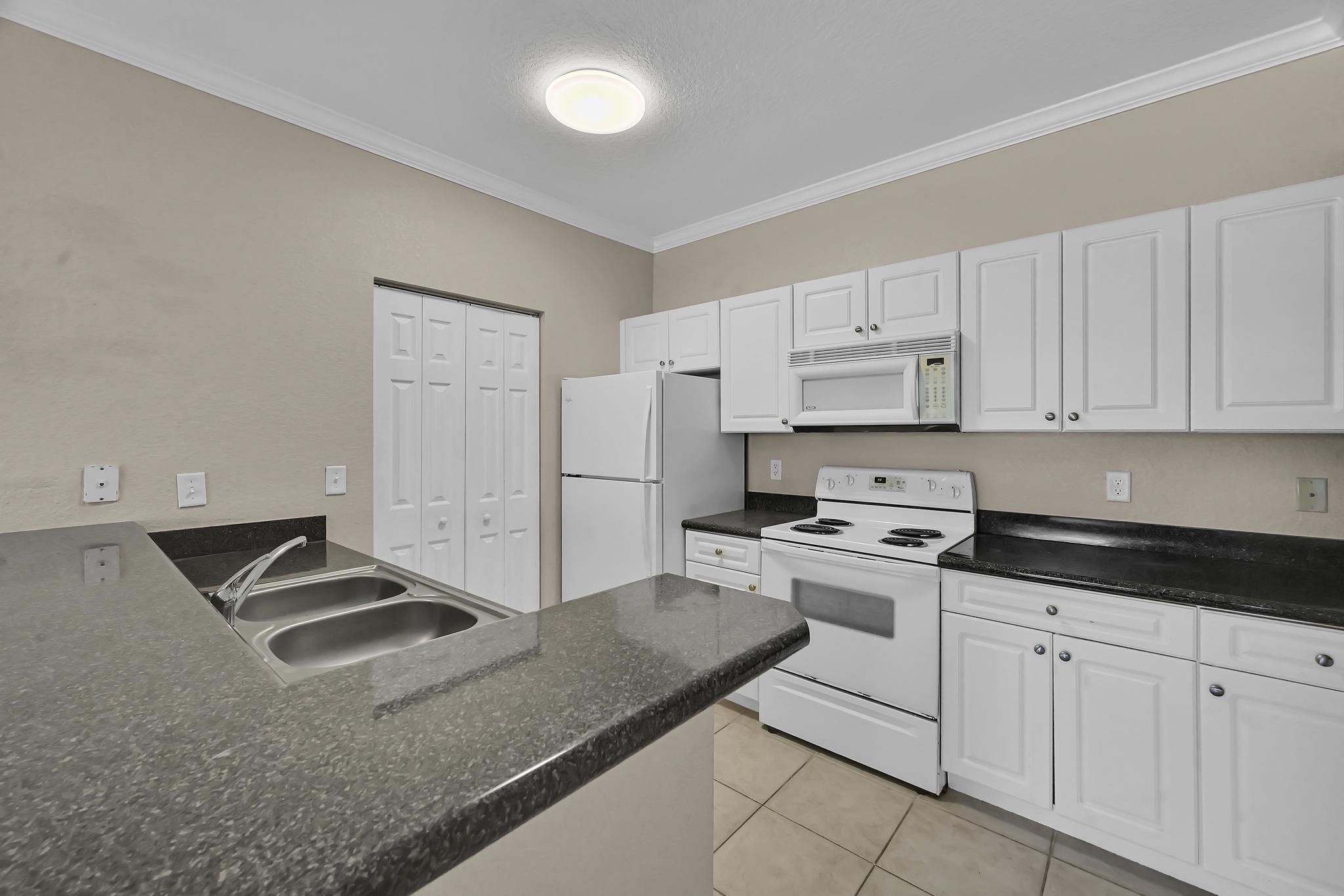 196 Southeast Kitching Circle Stuart, FL 34994 - Photo 5 of 27 Z63_3272