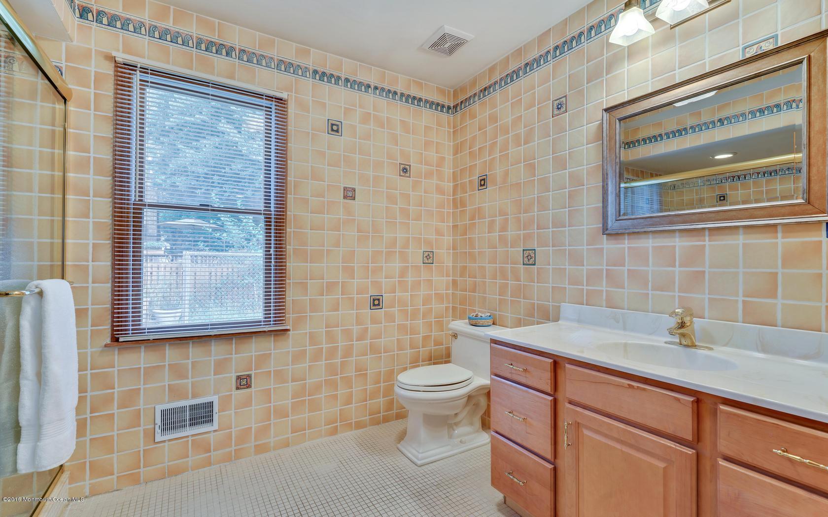 180 Fern Road East Brunswick, NJ 08816 - Photo 17 of 31 34