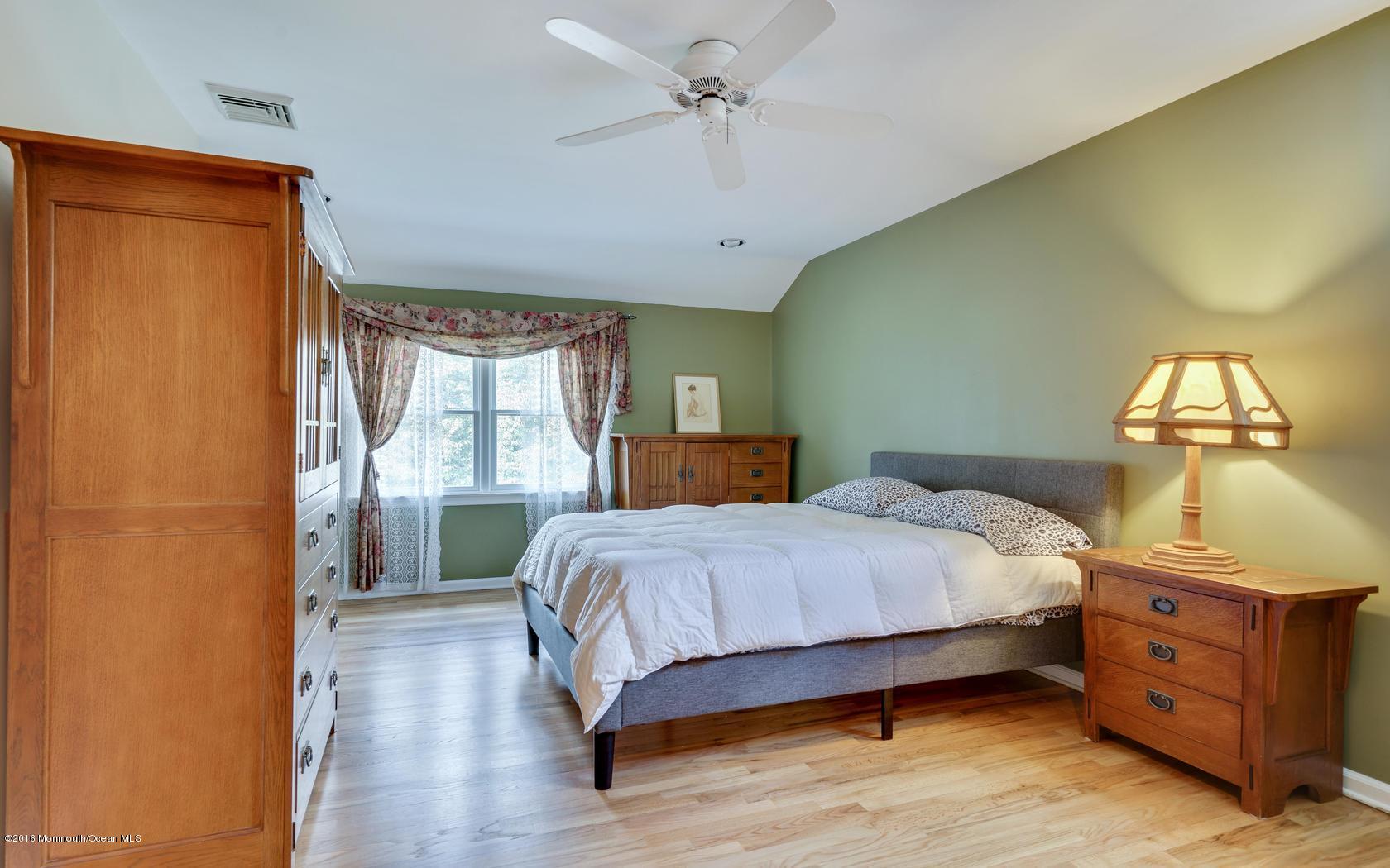 180 Fern Road East Brunswick, NJ 08816 - Photo 21 of 31 48