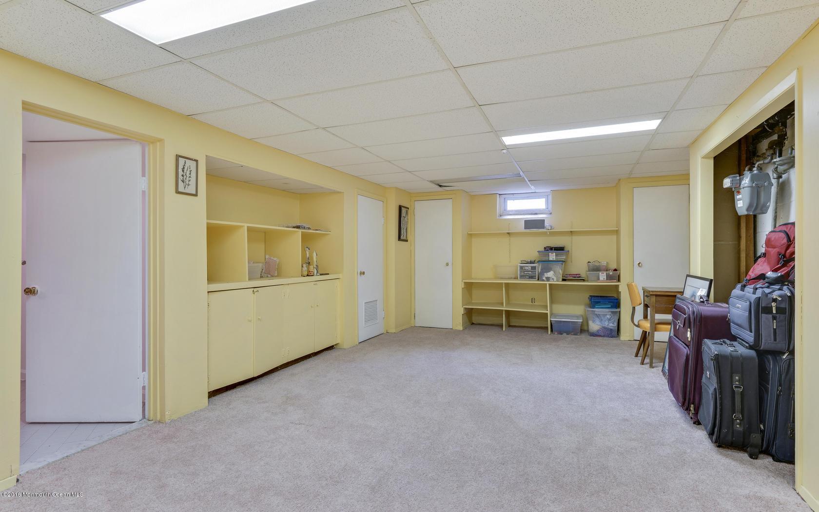 180 Fern Road East Brunswick, NJ 08816 - Photo 8 of 31 52