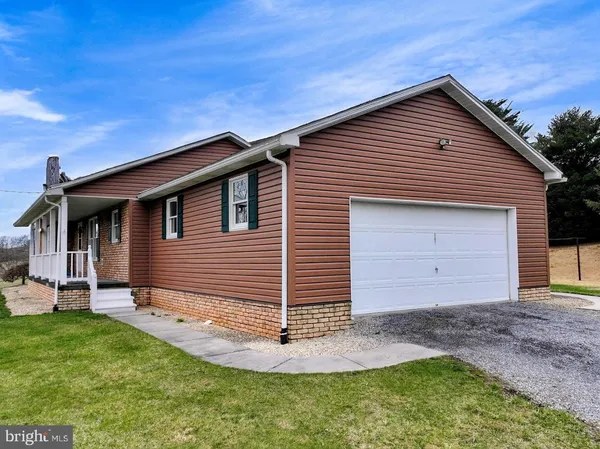$275,000 | 507 Woodbury Pike, Hopewell, PA 16650