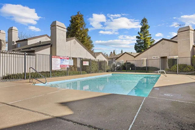 $299,900 | 1118 Cedar Creek Drive, Unit 85, Modesto, CA 95355