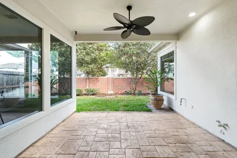 $875,000 | 70 Blooming Grove Lane, Houston, TX 77077