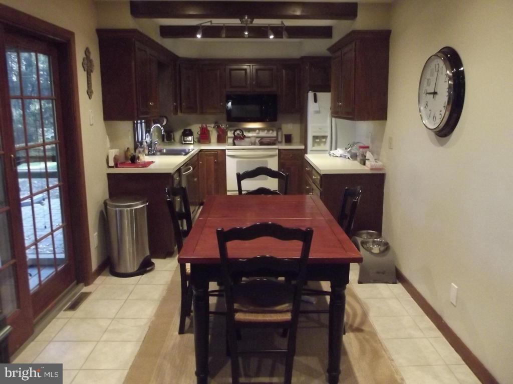 2111 Clover Hill Road Lancaster, PA 17603 - Photo 12 of 25 Gallery Image 12