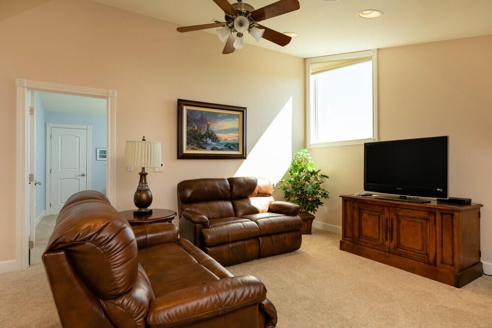 4426 Murrelet Road Klamath Falls, OR 97601 - Photo 33 of 54 Media/Game room Upper Level