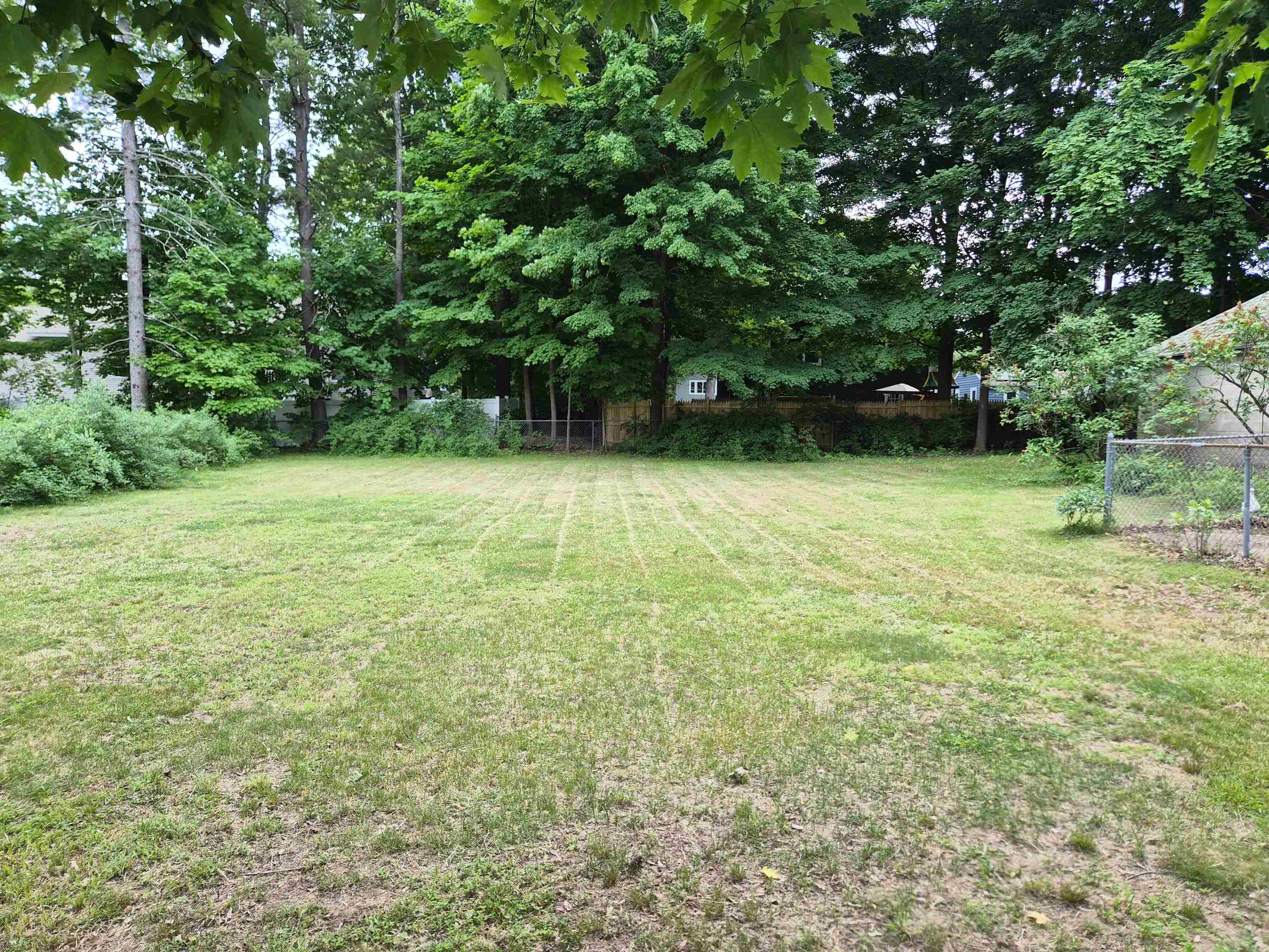 22 Fairview Avenue Derry, NH 03038 - Photo 6 of 23