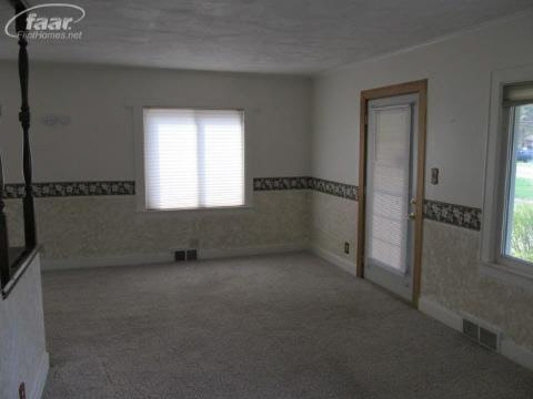 1377 South Dye Road Flint, MI 48532 - Photo 4 of 23 20132417-3.JPG