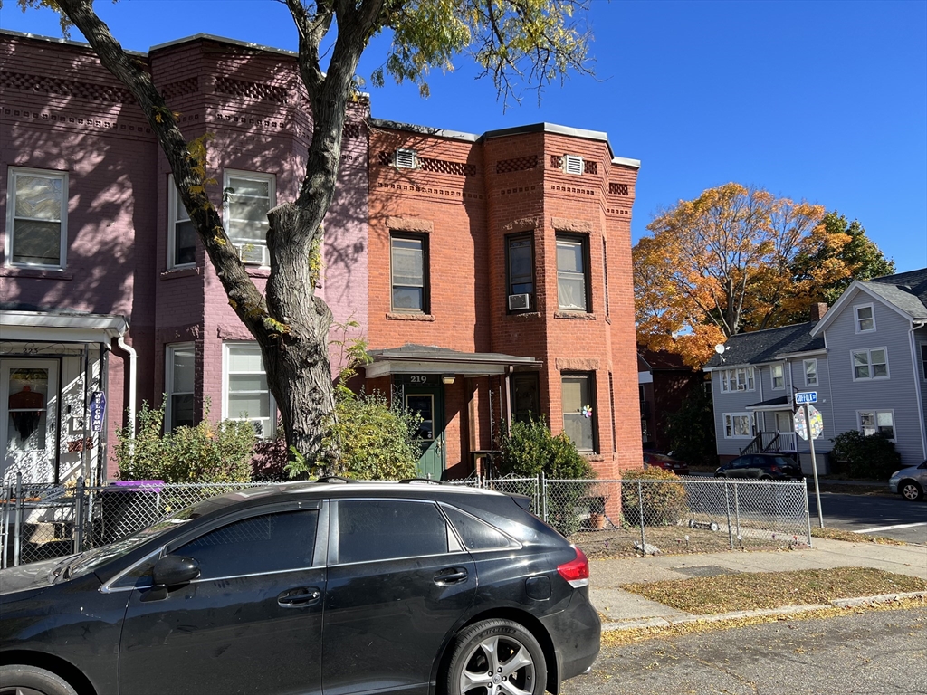 219 Suffolk Street Holyoke, MA 01040 - Photo 2 of 10