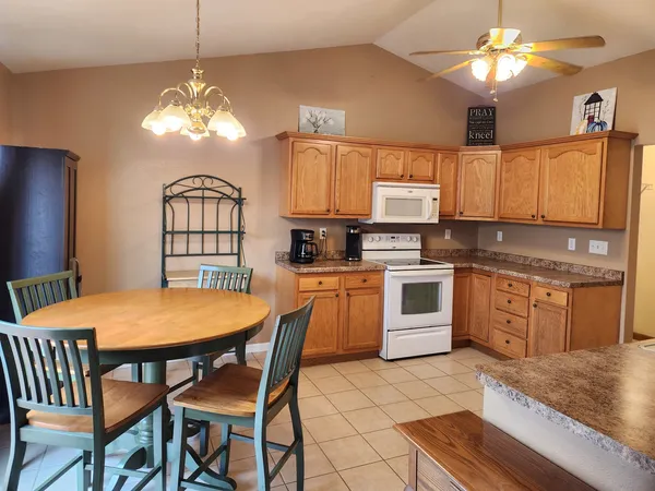 $275,000 | 1508 Hawkeye Court, Carterville, IL 62918