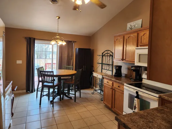 $275,000 | 1508 Hawkeye Court, Carterville, IL 62918