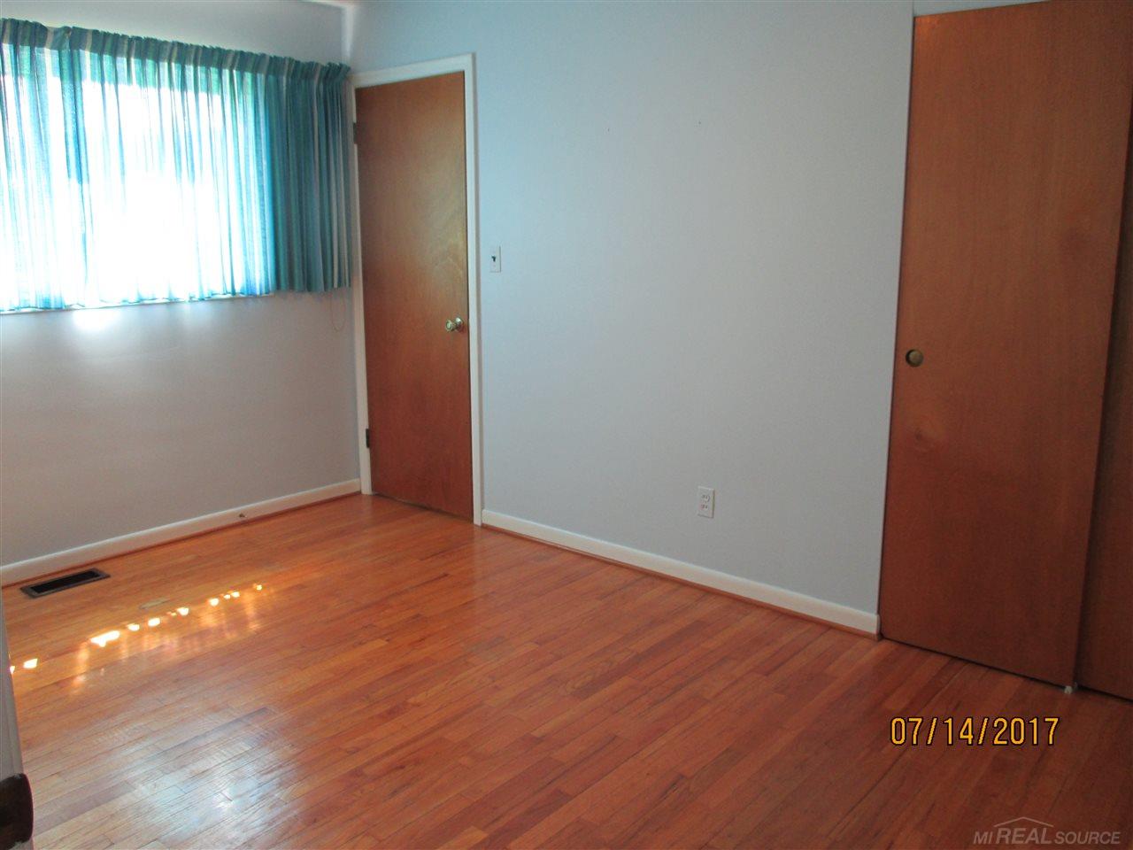 27678 Jean Road Warren, MI 48093 - Photo 22 of 42 31326247-21.JPG