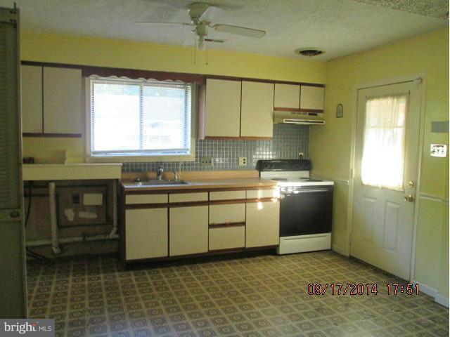 12718 Brandywine Road Brandywine, MD 20613 - Photo 14 of 25 Kitchen