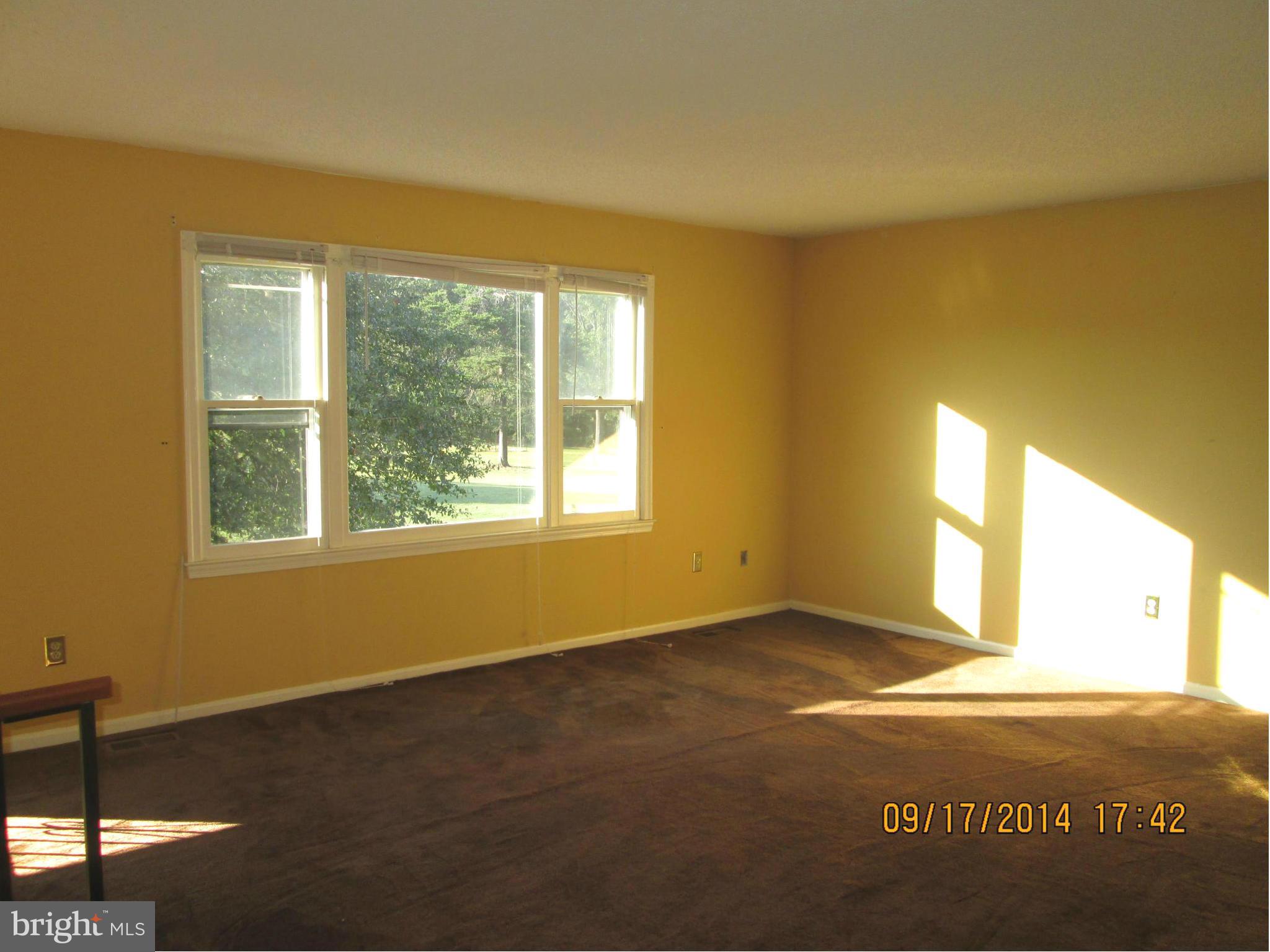 12718 Brandywine Road Brandywine, MD 20613 - Photo 3 of 25 Living Room