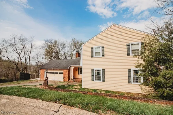 $300,000 | 32 Ashwood Place, Vienna, WV 26105