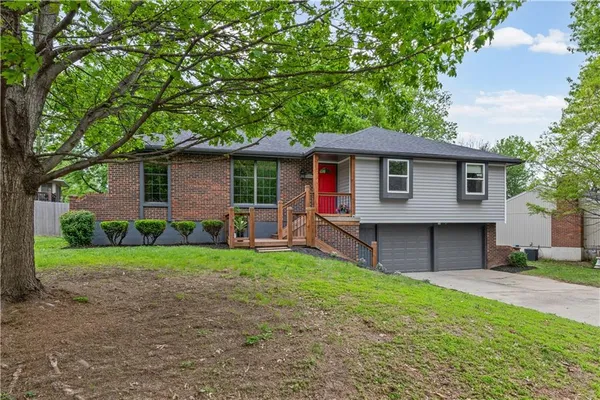 $350,000 | 3609 Northeast Chapel Drive, Lee's Summit, MO 64064