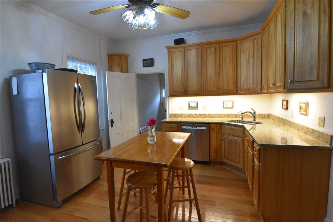 227 Irving Avenue Providence, RI 02906 - Photo 9 of 27