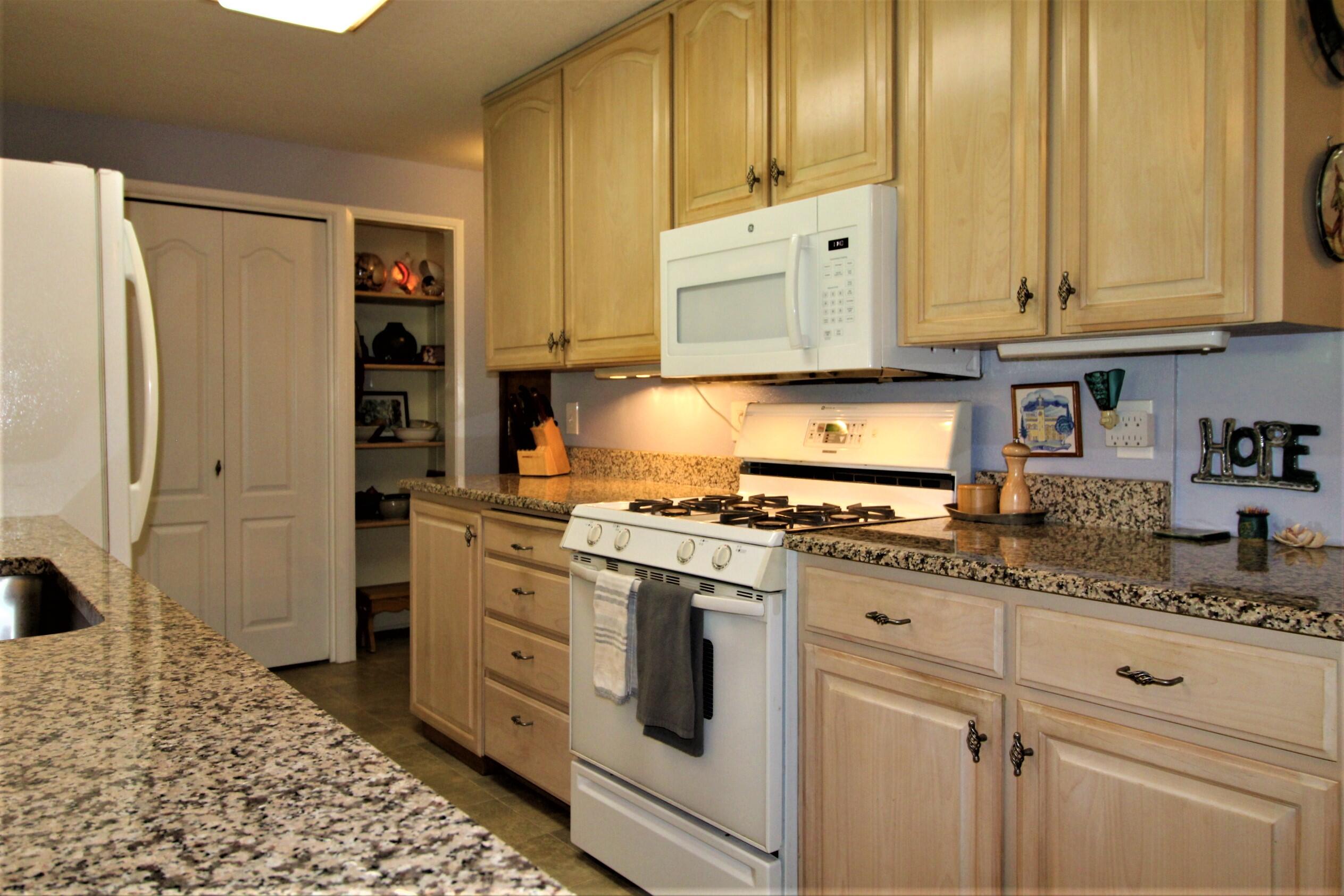 1333 Upper Applegate Road Jacksonville, OR 97530 - Photo 14 of 38 1333 kitchen