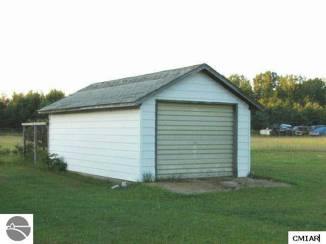 9670 West Tyler Road Sumner, MI 48889 - Photo 2 of 9 1767022-1.JPG