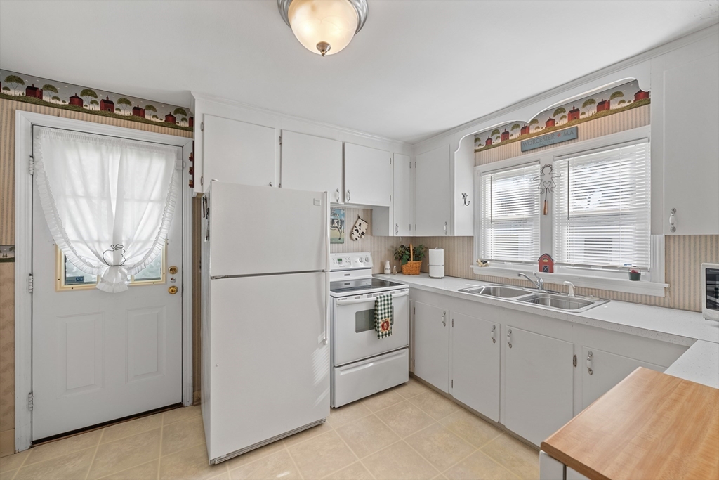 16 Thornton Road Worcester, MA 01606 - Photo 12 of 29